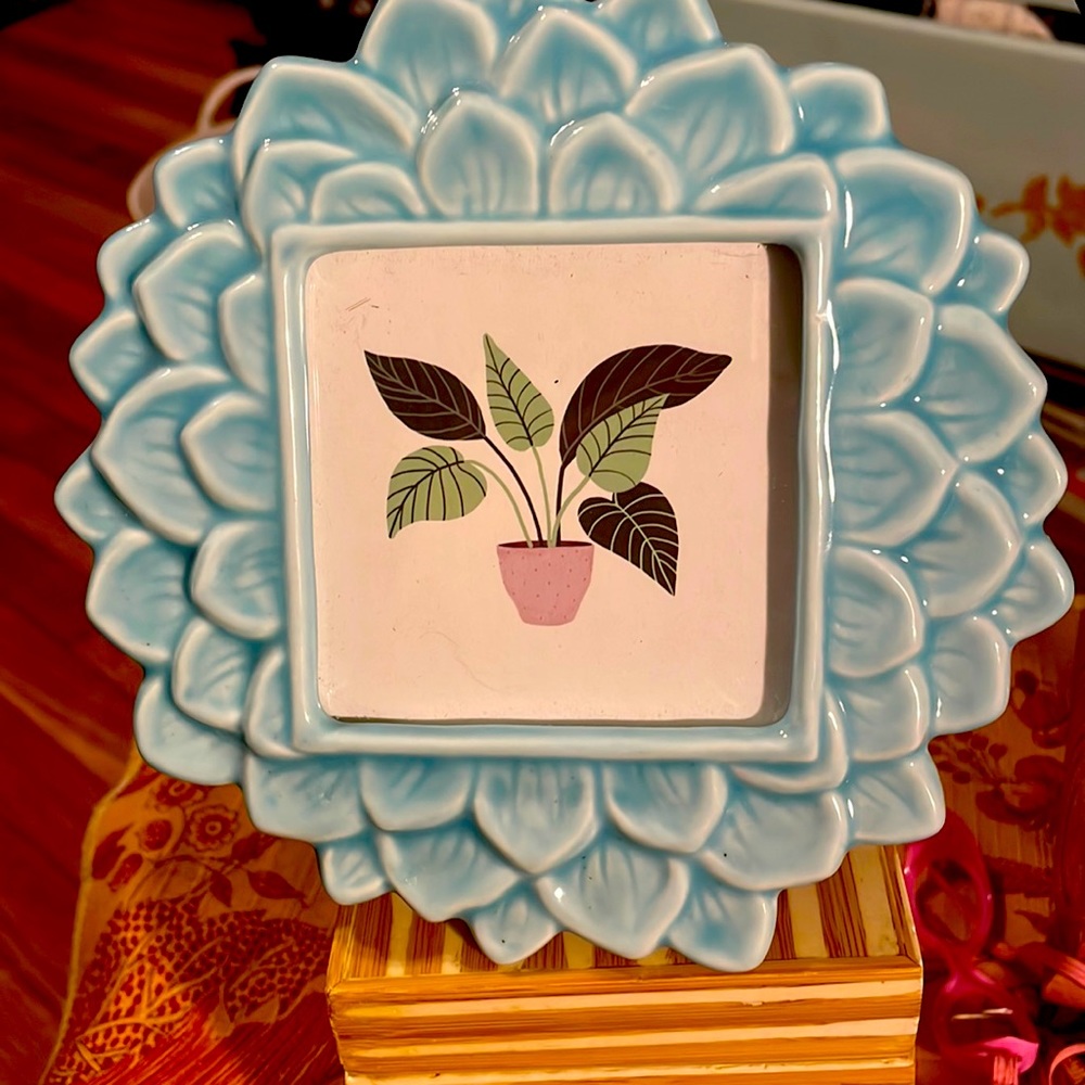 NWT Lotus Ceramic Stand Up Picture Frame.